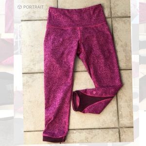 Lulu lemon magenta crops, never worn size 6